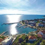 2 Bedroom Amazing In * Petrcane