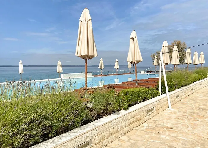 Gorgeous Apartment In Petrcane
