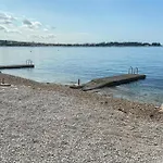 2 Bedroom Amazing In Appartement Petrčane