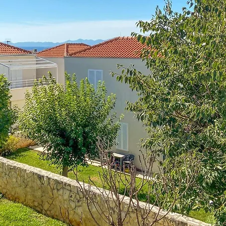 Apartment 2 Bedroom Beautiful In *