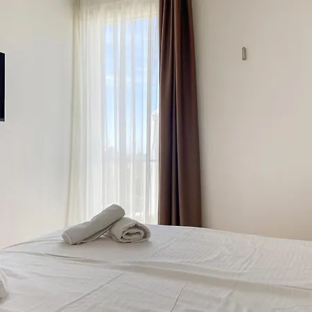 2 Bedroom Beautiful In Apartment *