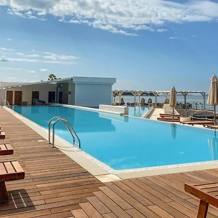 Apartment 2 Bedroom Beautiful In *