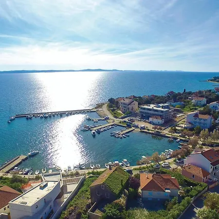 2 Bedroom Beautiful In * Petrcane
